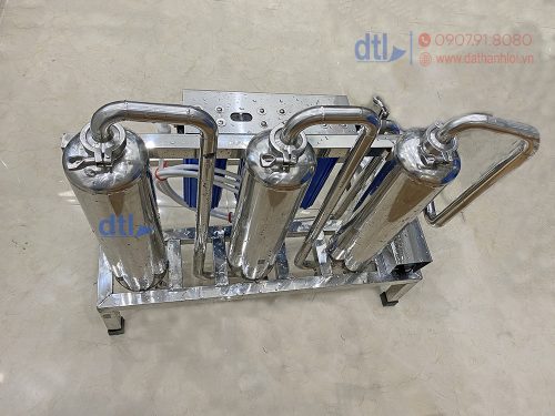 Khung sườn máy lọc rượu được làm toàn bộ bằng inox 304